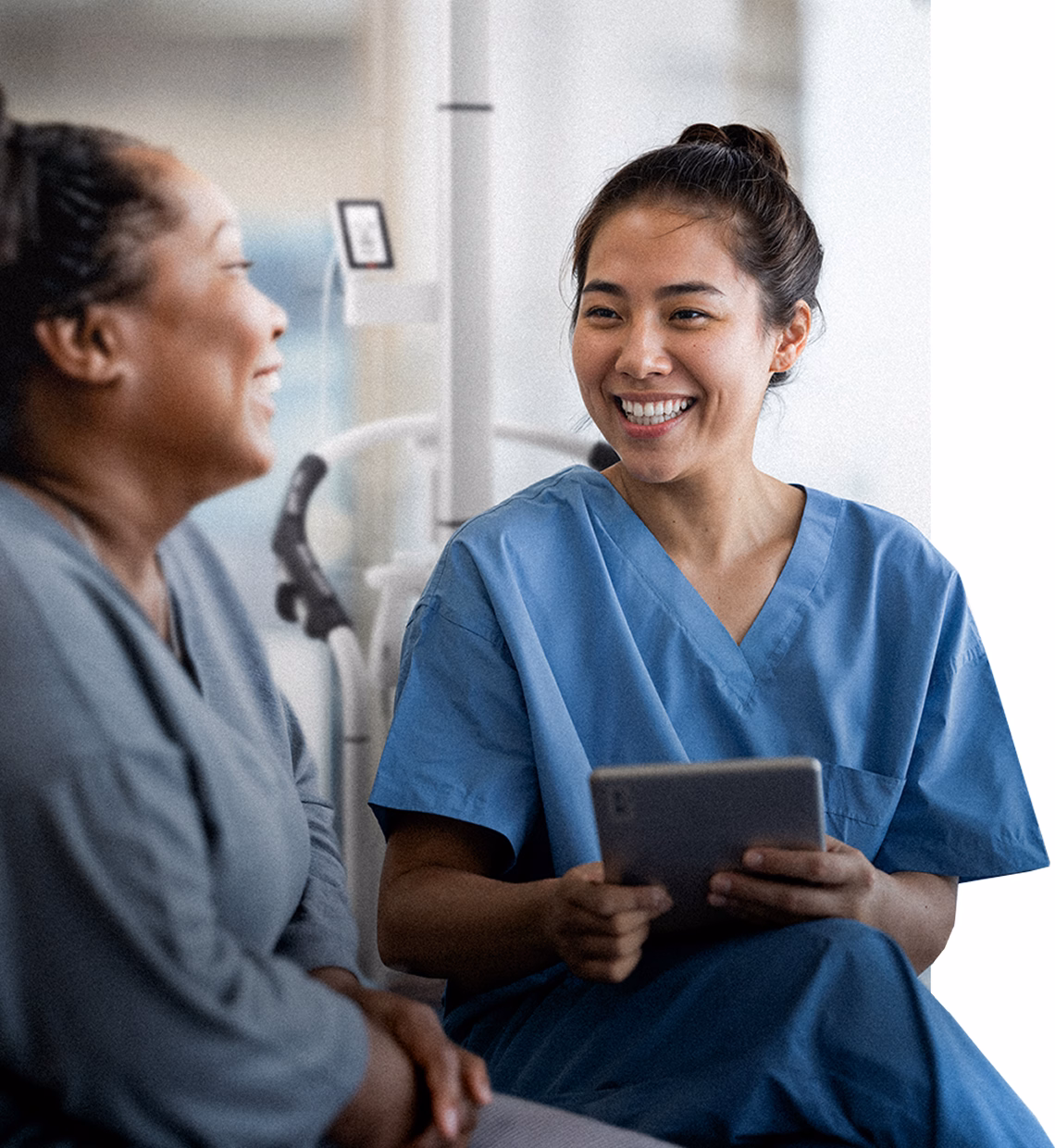 csm_Nurse_talking_wiht_a_patient_discussing_results_31482662b8-2